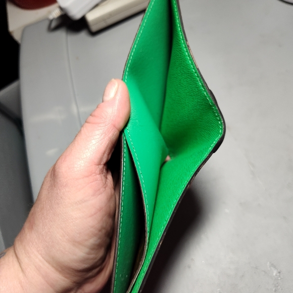 Louis Vuitton Limited Edition Men's Wallet - Picture 9 of 13